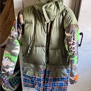 Green Camouflage Puffer Jacket with Plaid Accents
